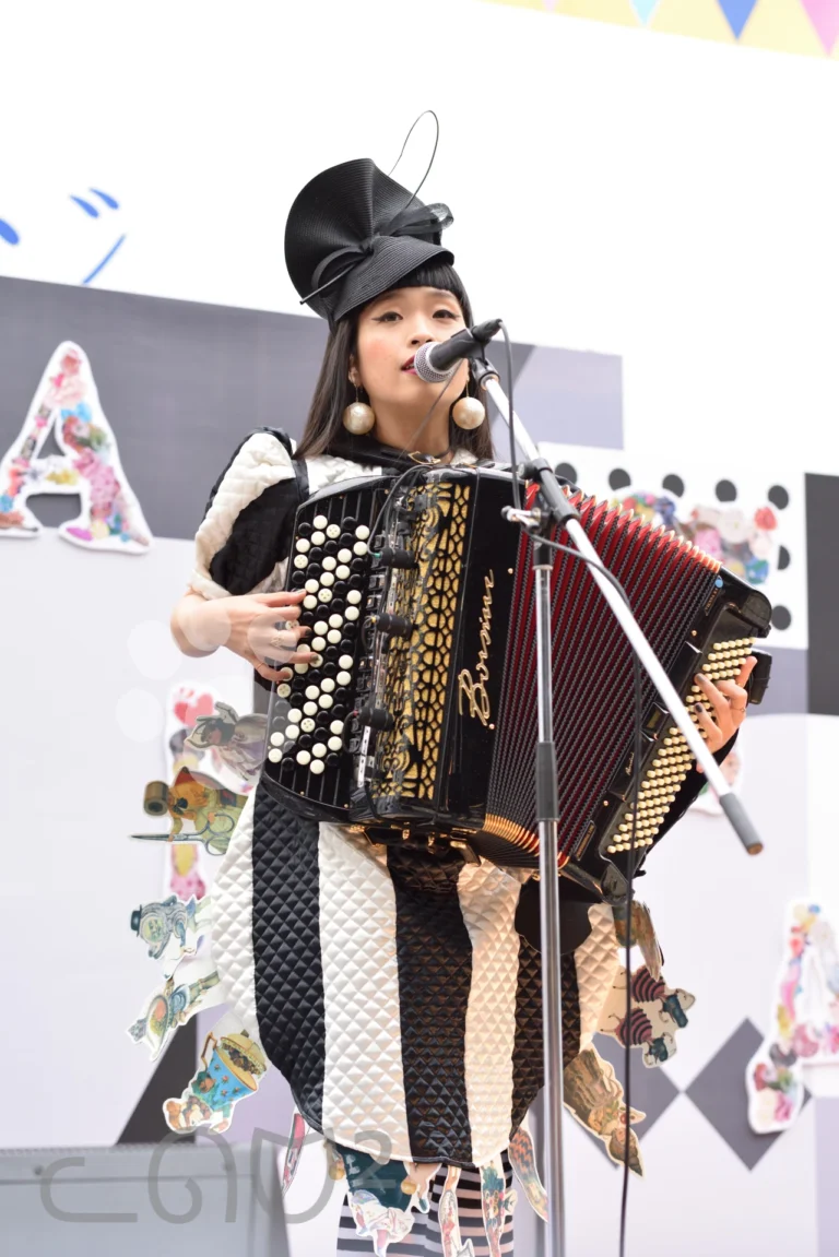 小春（チャラン・ポ・ランタン）